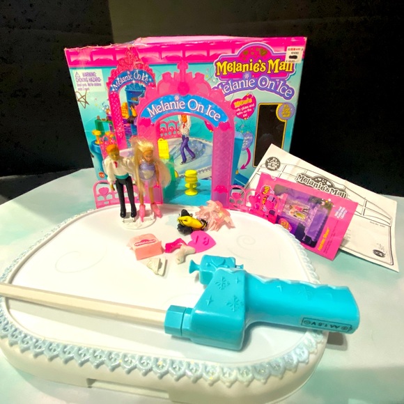 MELANIE’S MALL VINTAGE 1997 MELANIE ON ICE w/ ORIGINAL BOX - Picture 9 of 16